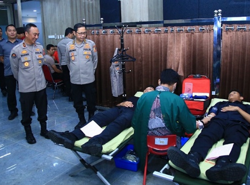 Divisi Humas Polri Gelar Donor Darah Dalam Rangka HUT Humas ke-72