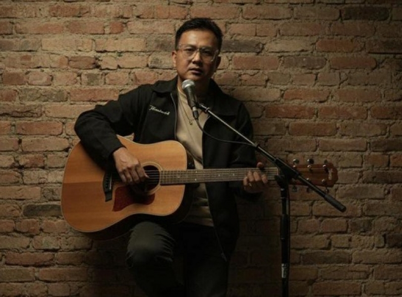 Nyaris Berhenti Bermusik, Denny Bangkit  Lewat Lagu &acirc;&euro;&oelig;Istimewa&acirc;&euro;