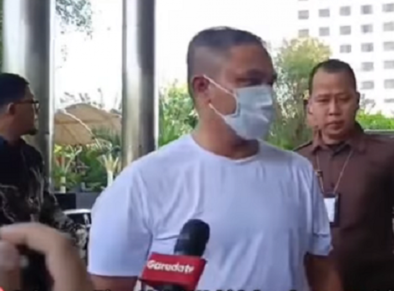 KPK Boyong 9 Orang Termasuk Gubernur Riau Kejakarta Untuk Pemeriksaan Intensif