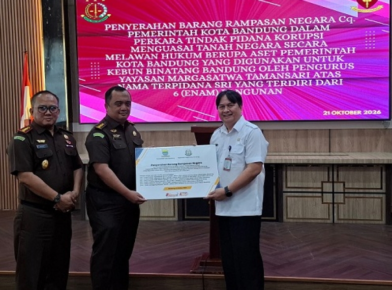 Kejaksaan Serahkan 6 Bangunan Rampasan Negara dalam Perkara Korupsi kepada Pemkot Bandung
