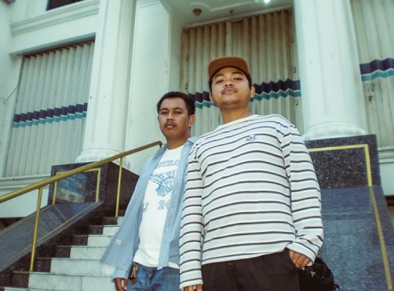 Decemberism Rilis &ldquo;A Summer Bluer&rdquo;: Refleksi Melankolis Tentang Perpisahan dan Pencarian Diri Sepanjang Musim Panas