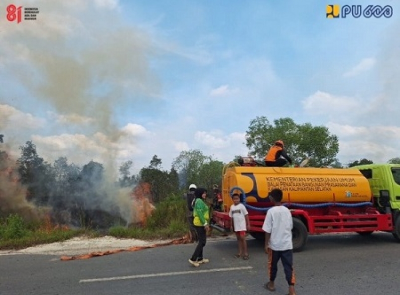 Kementerian PU Siagakan Truk Tangki Air di Tiga Posko Strategis Perkuat Penanganan Karhutla di KalSel