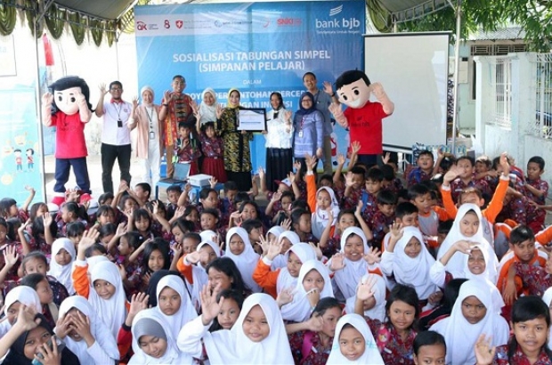 bank bjb Kolaborasi Sosialisasikan Tabungan Simpanan Pelajar di SDN 1 Pegagan Kidul Cirebon