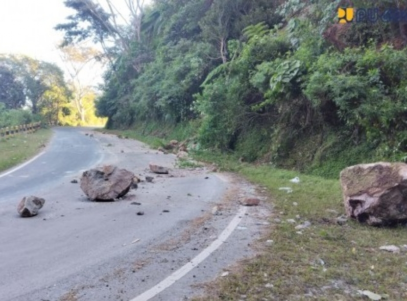 Menteri PU Kerahkan Alat Berat Tangani Longsoran Pasca Gempa NTT