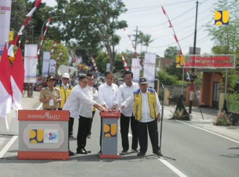 Tingkatkan Konektivitas Masyarakat, Presiden Jokowi Resmikan 7 Ruas Inpres Jalan Daerah (IJD) di Provinsi DIY