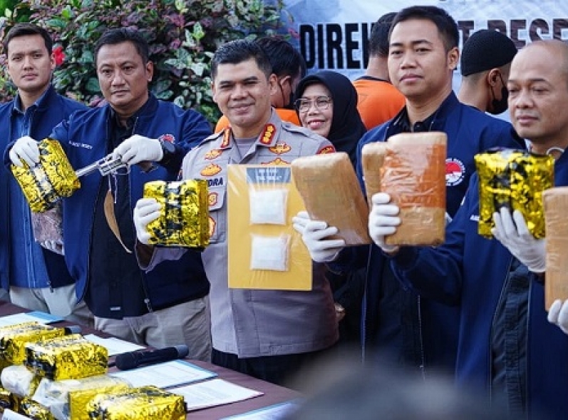 Polda Jabar Gagalkan Peredaran Narkoba Internasional &acirc;&euro;&oelig; Golden Triangle&acirc;&euro; Sita 17 Kg sabu dan 19 Kg Ganja