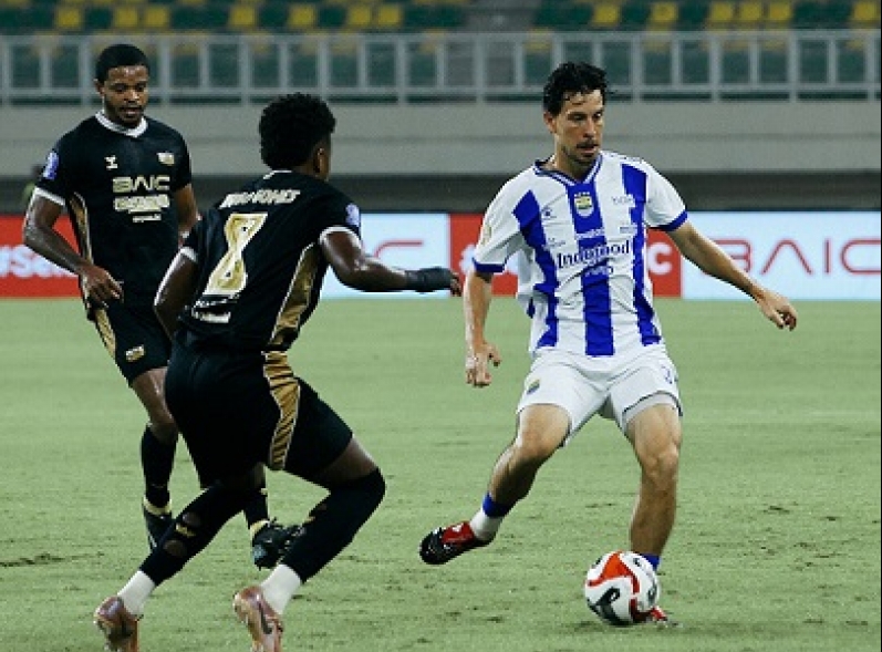 Persib Bandung Ditahan Bermain Imbang oleh Dewa United 2-2