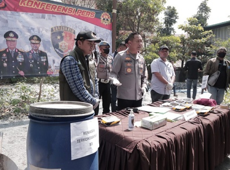 Polresta Bandung Ungkap Kasus Dumping Limbah Di Rancaekek