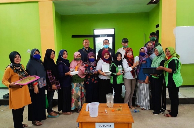 KWT Sukamerang Edukasi "Manfaatkan Pekarangan Dan Limbah Rumah Tangga" Via Tanaman Hidroponik