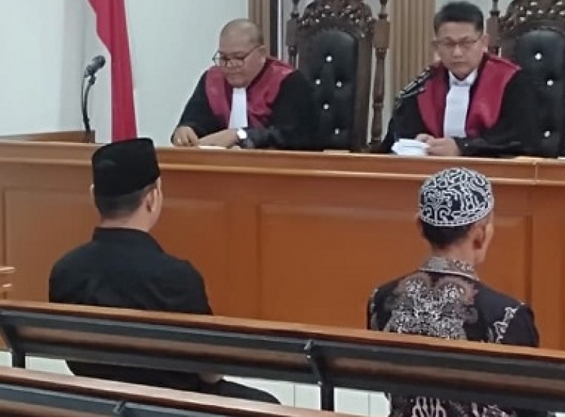 Sidang Perdana Bupati Bekasi Nonaktif Ade Kuswara dan HM Kunang, Kedua Terdakwa terancan 20 Tahun Penjara