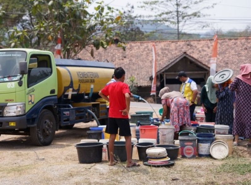 Kementerian PU Salurkan 286 Ribu Liter Air Bersih ke 10 Daerah di Jawa Barat
