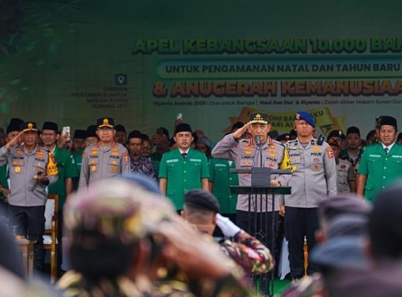 Kapolri Pimpin Apel Kebangsaan 11.135 Personel Banser di Cirebon untuk Pengamanan Natal dan Tahun Baru